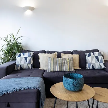 Authentic House Apartment *